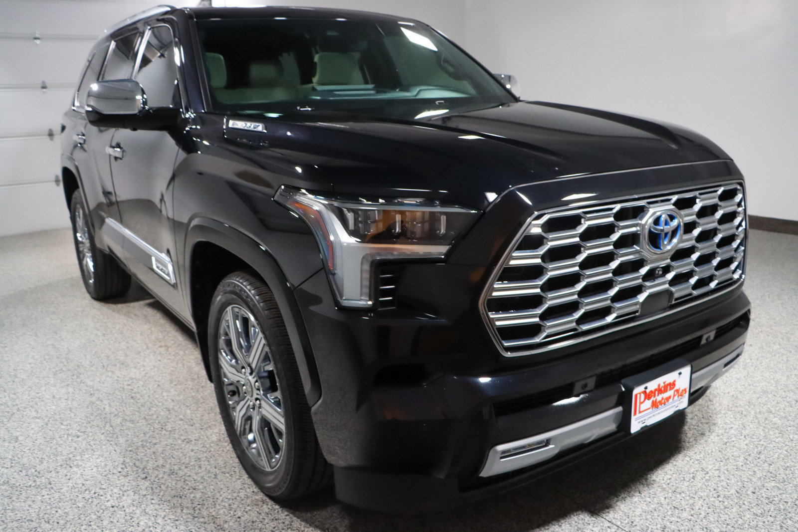 Used 2024 Toyota Sequoia Capstone image 5