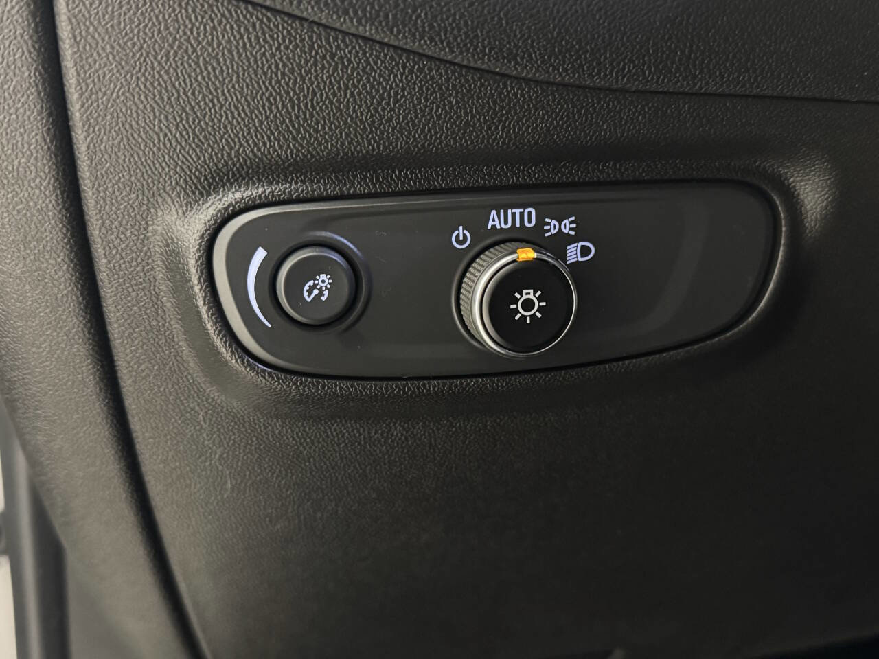 Used 2022 Chevrolet Equinox LT w/ Driver Convenience Package image 29