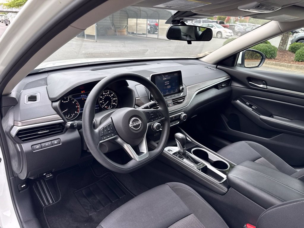 Used 2023 Nissan Altima 2.5 SV FWD image 14