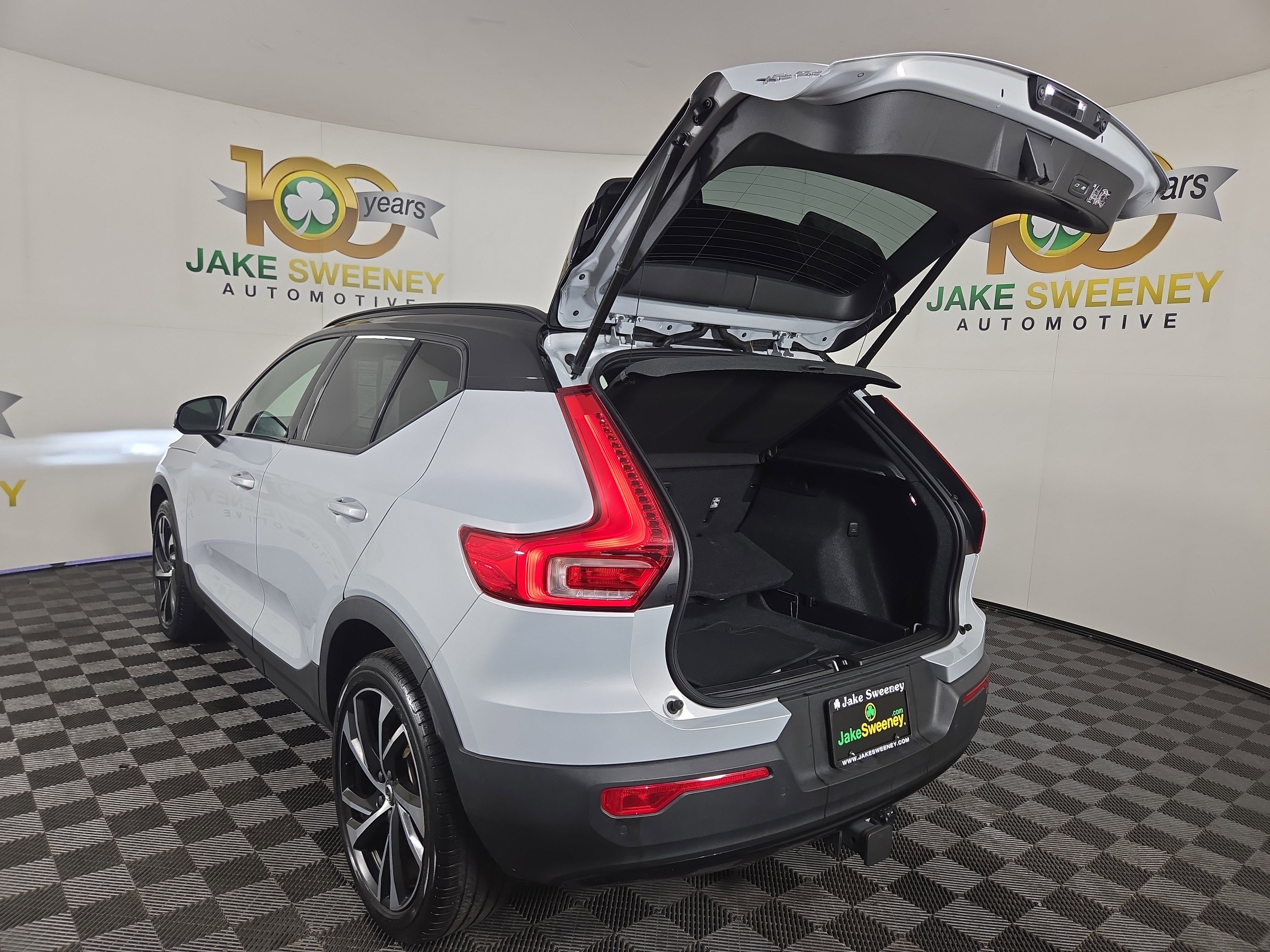 Used 2022 Volvo XC40 T5 R-Design w/ Advanced Package image 30