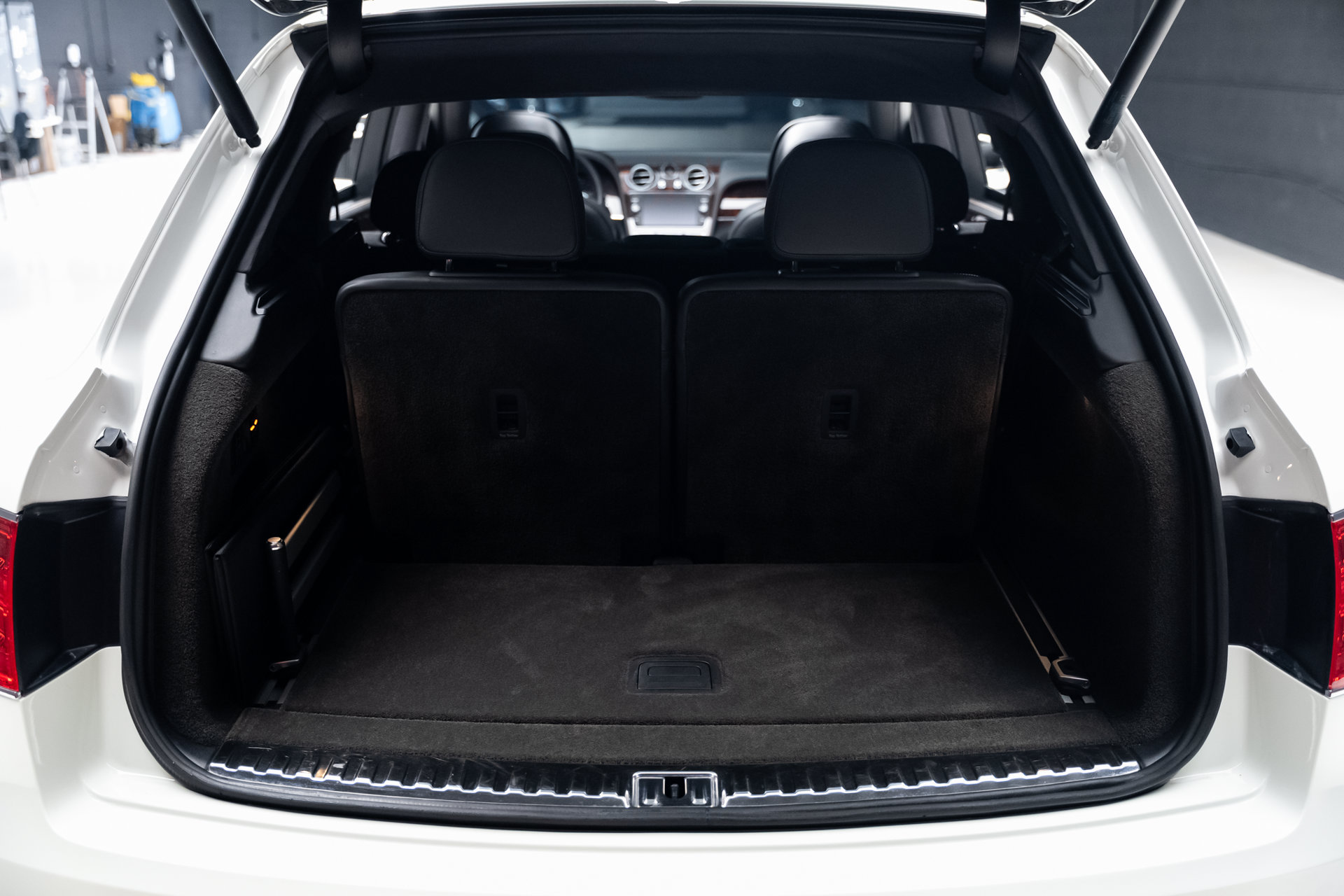 Used 2018 Bentley Bentayga AWD/4WD image 73