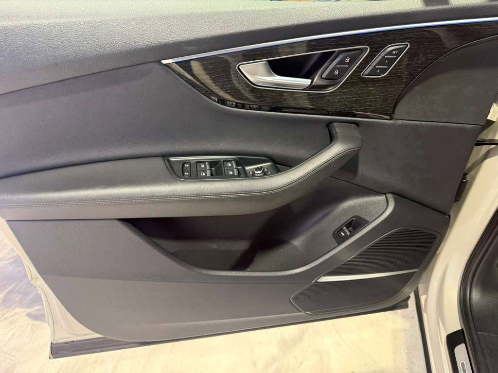 Used 2024 Audi Q7 Premium Plus image 35