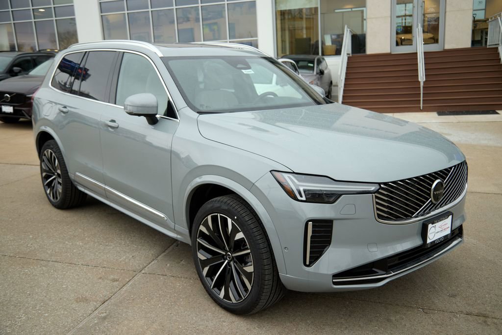 New 2026 Volvo XC90 T8 Plus w/ Protection Package image 4