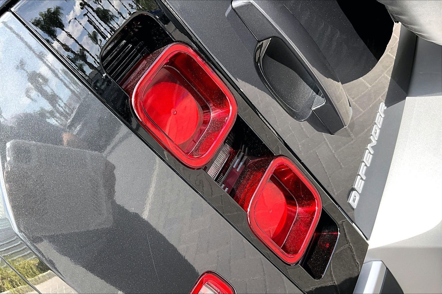 Used 2025 Land Rover Defender 110 S image 29