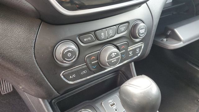 Certified 2020 Jeep Cherokee Limited w/ Trailer Tow Group image 20