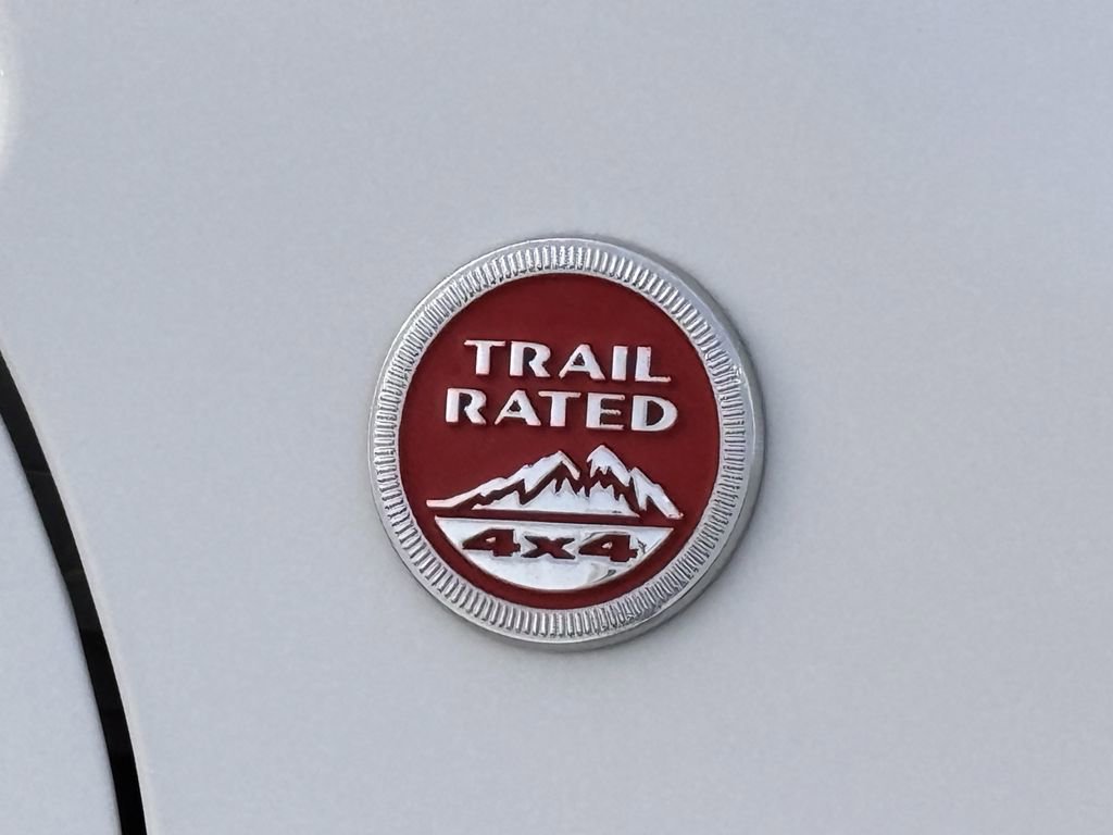 Used 2017 Jeep Renegade Trailhawk AWD/4WD image 5