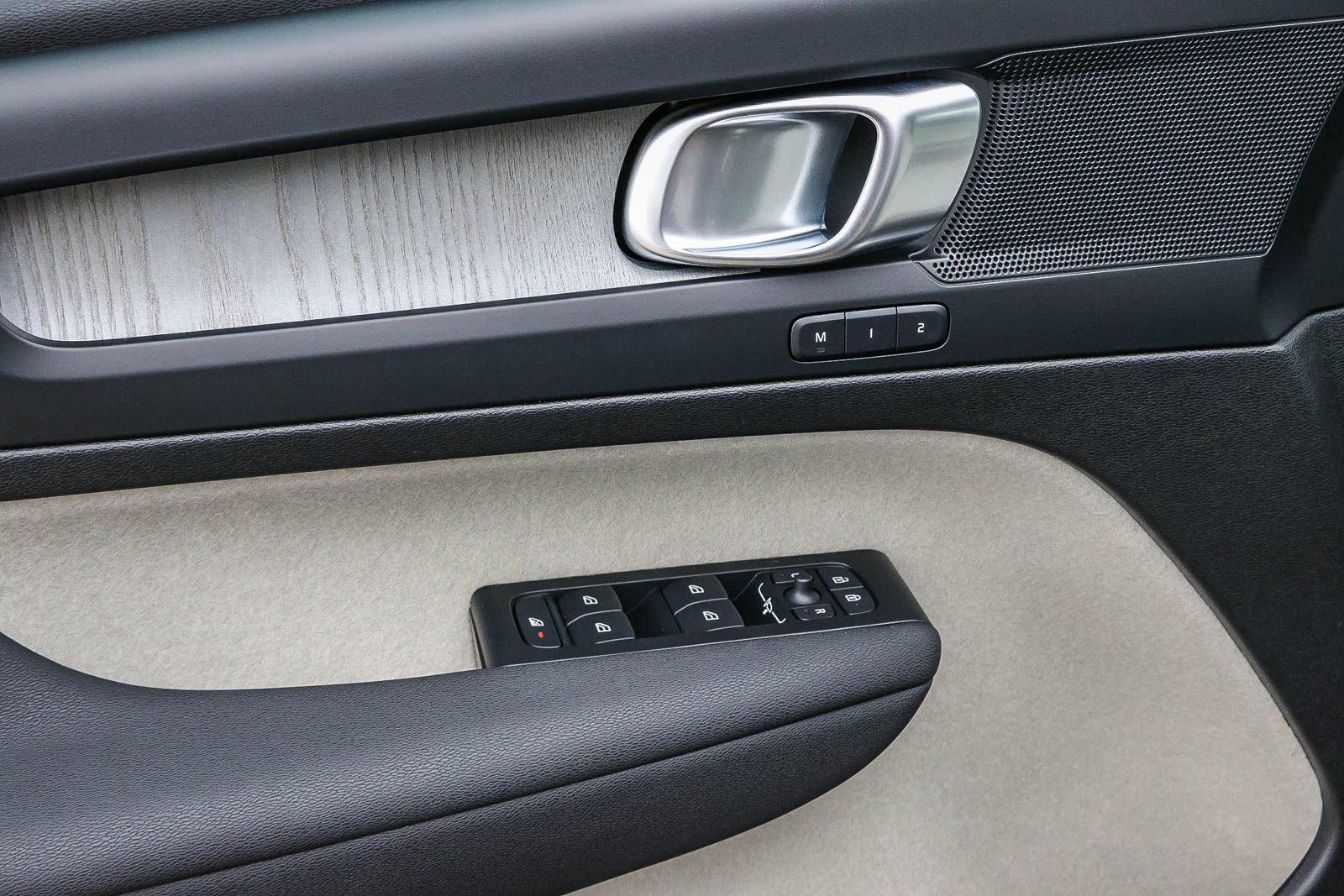 New 2026 Volvo XC40 B5 Plus w/ Protection Package Premier image 31