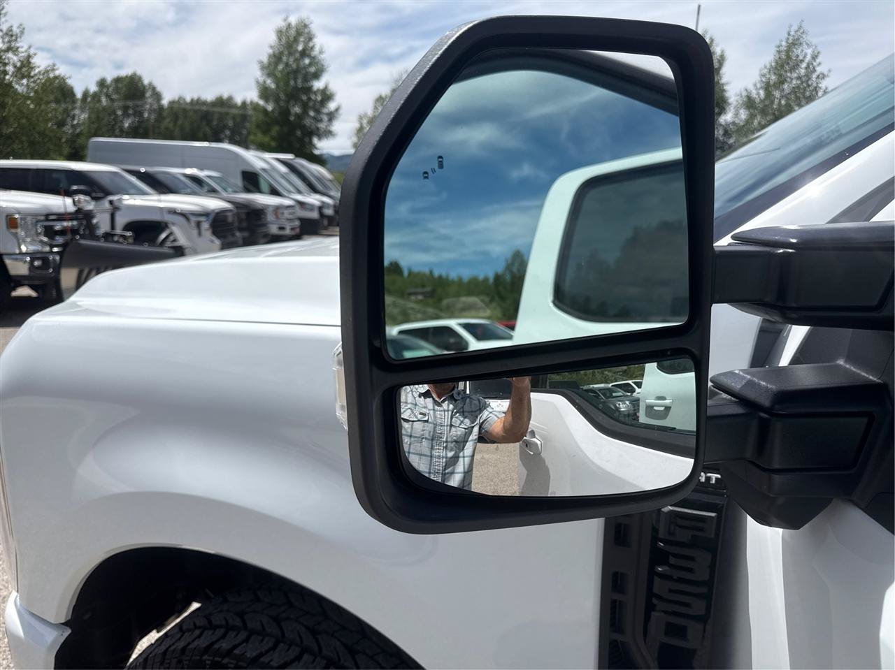 Used 2026 Ford F350 Lariat w/ Black Appearance Package AWD/4WD image 24