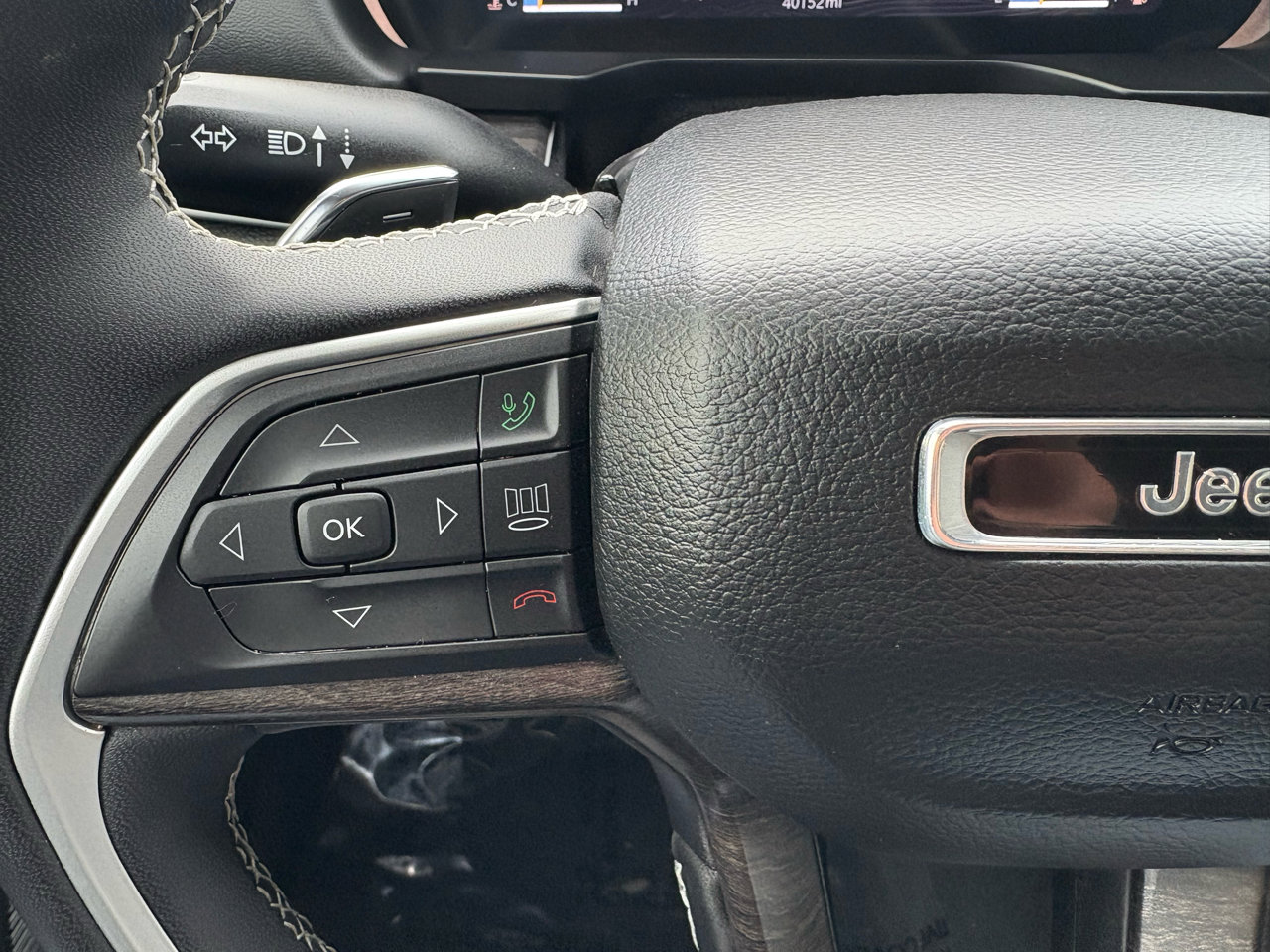 Used 2023 Jeep Grand Cherokee Limited w/ Black Appearance Package image 29