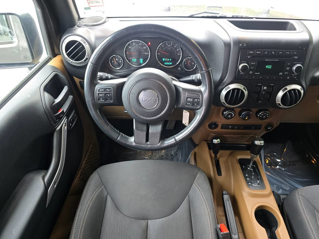 Used 2017 Jeep Wrangler Unlimited Rubicon w/ Connectivity Group AWD/4WD image 15