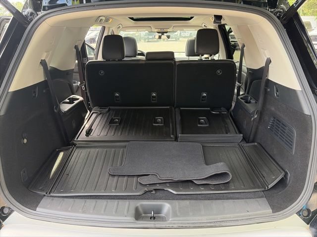 Used 2024 Nissan Pathfinder Platinum w/ Cargo Package AWD/4WD image 18