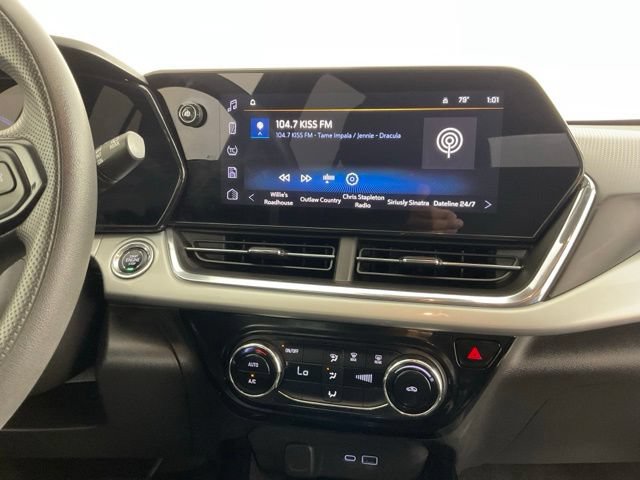 Used 2025 Chevrolet Trax LT FWD image 23
