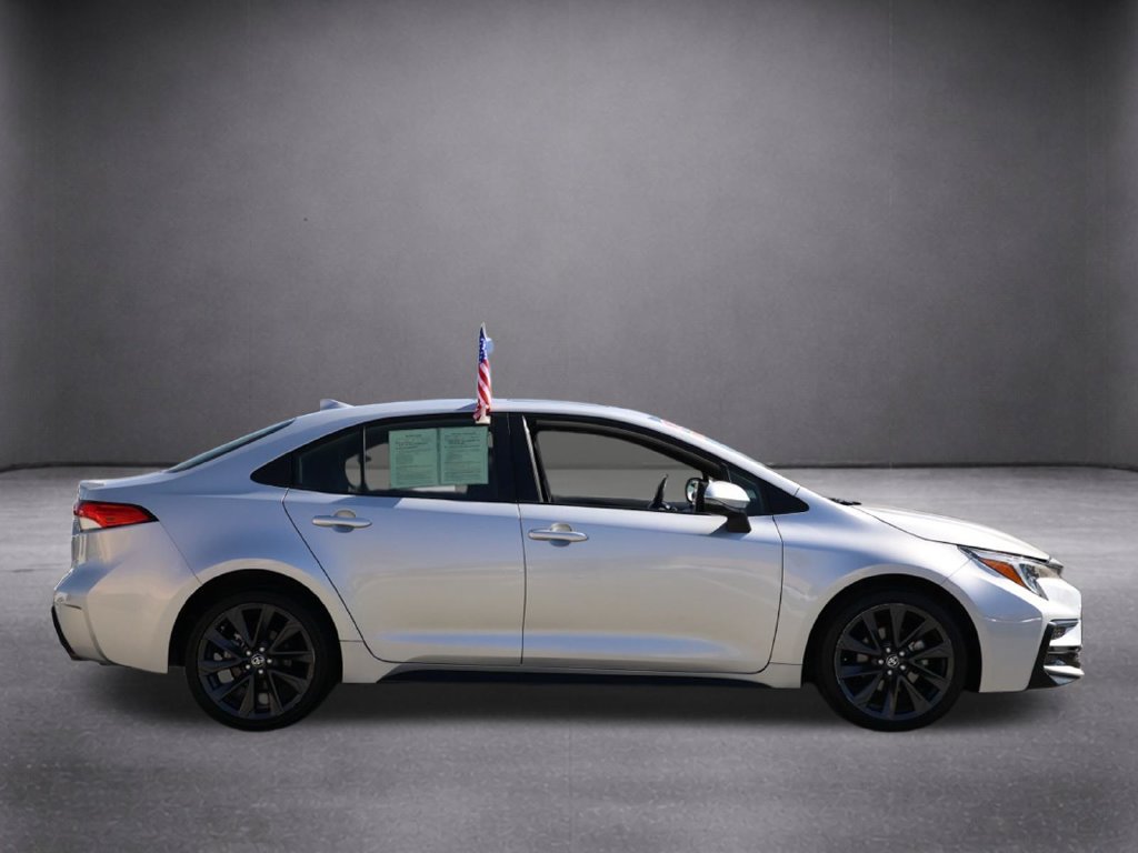 Used 2024 Toyota Corolla SE w/ SE Premium Package FWD image 3