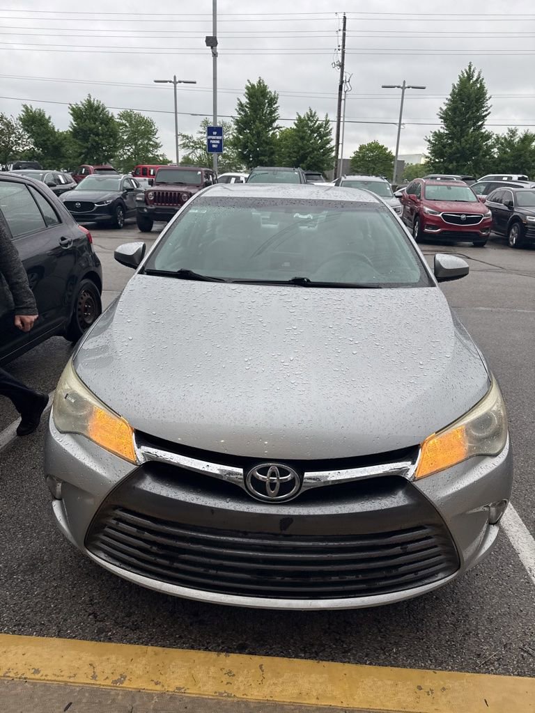 Used 2015 Toyota Camry LE FWD image 2