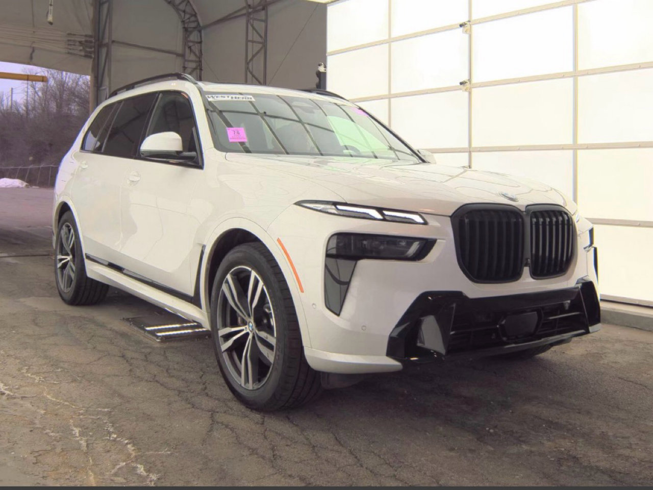 Used 2025 BMW X7 xDrive40i w/ M Sport Package image 4