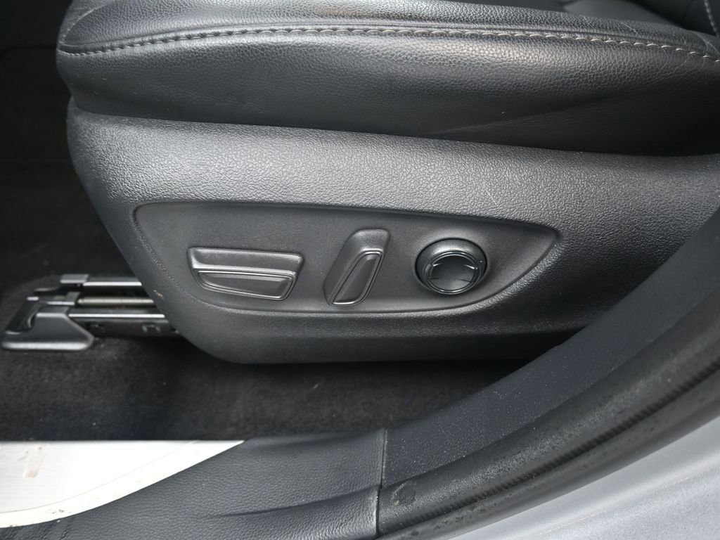 Used 2020 Toyota Highlander Platinum image 14