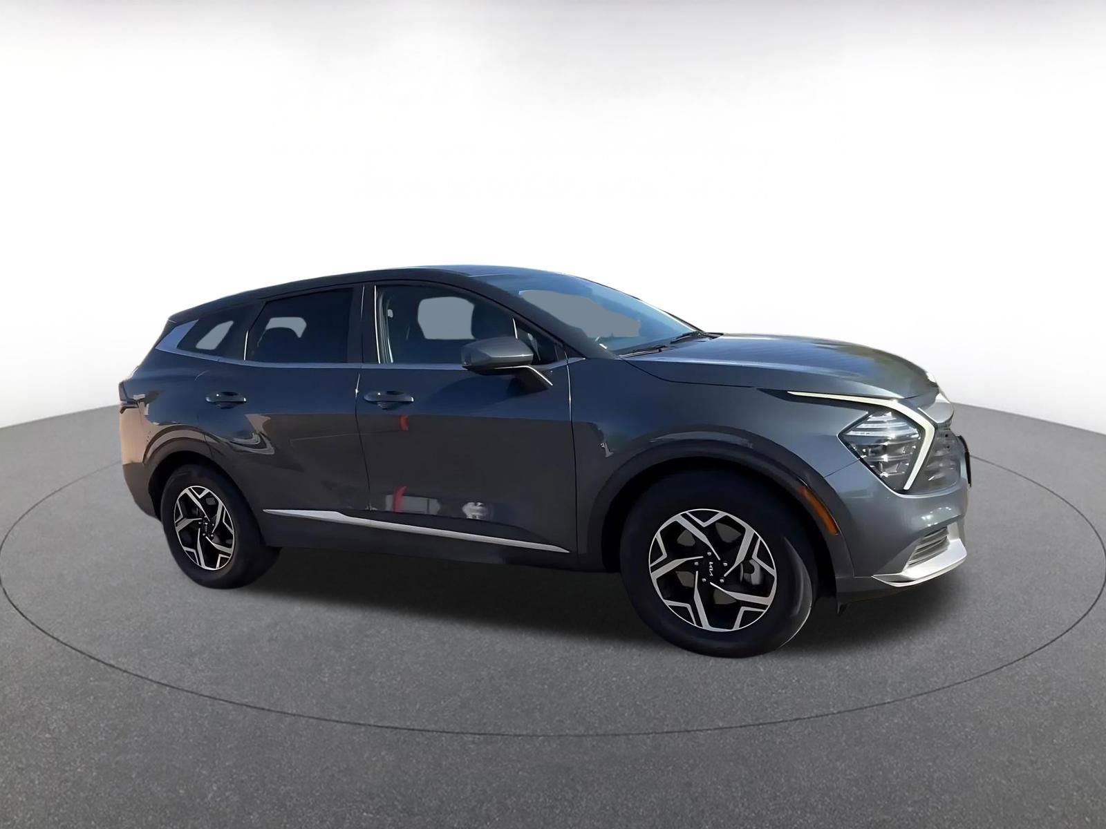 Used 2025 Kia Sportage LX FWD image 2
