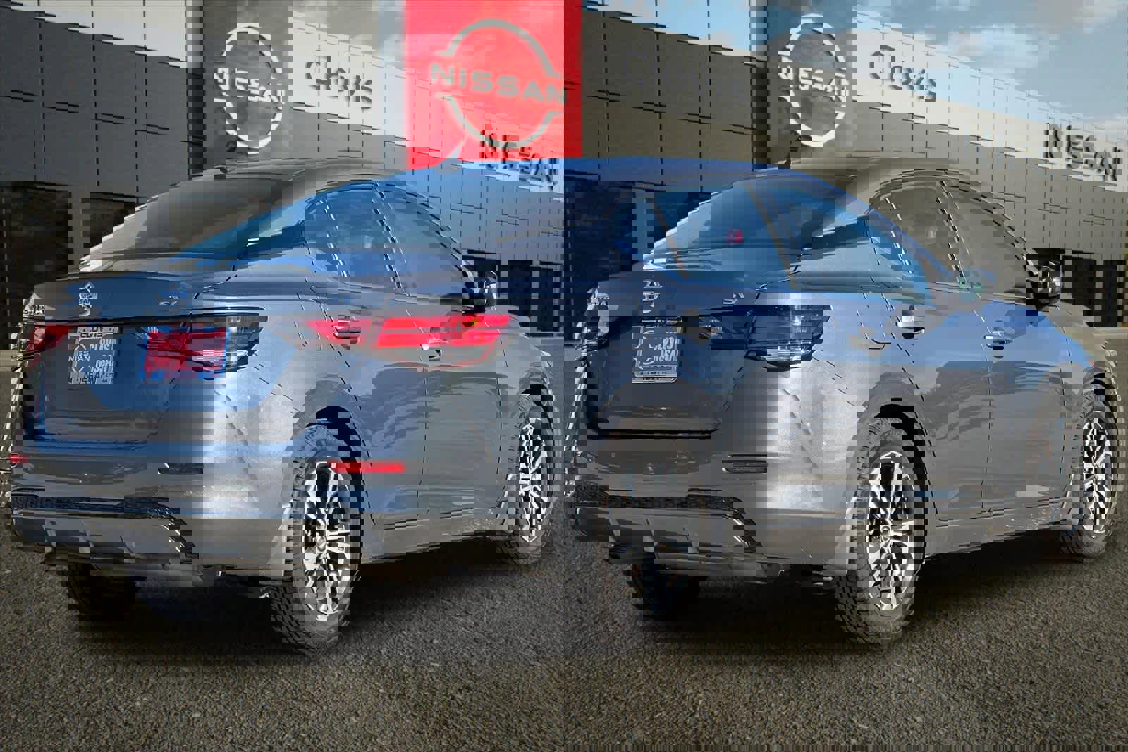 Used 2021 Nissan Sentra SV image 3