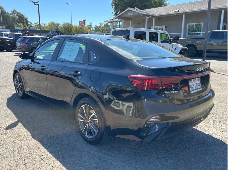 Used 2023 Kia Forte LXS FWD image 5
