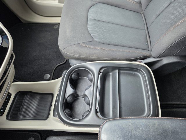 Used 2020 Chrysler Pacifica Touring w/ Advanced Safetytec Group FWD image 6