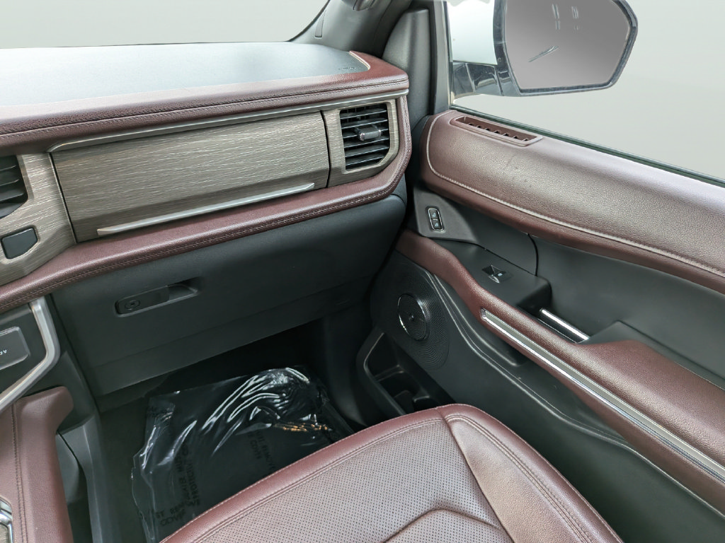 Used 2024 Ford Expedition Limited RWD image 16