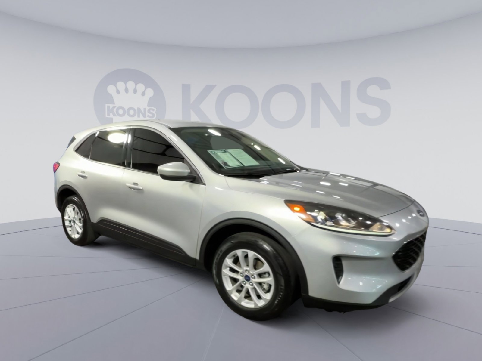 Used 2020 Ford Escape SE image 2
