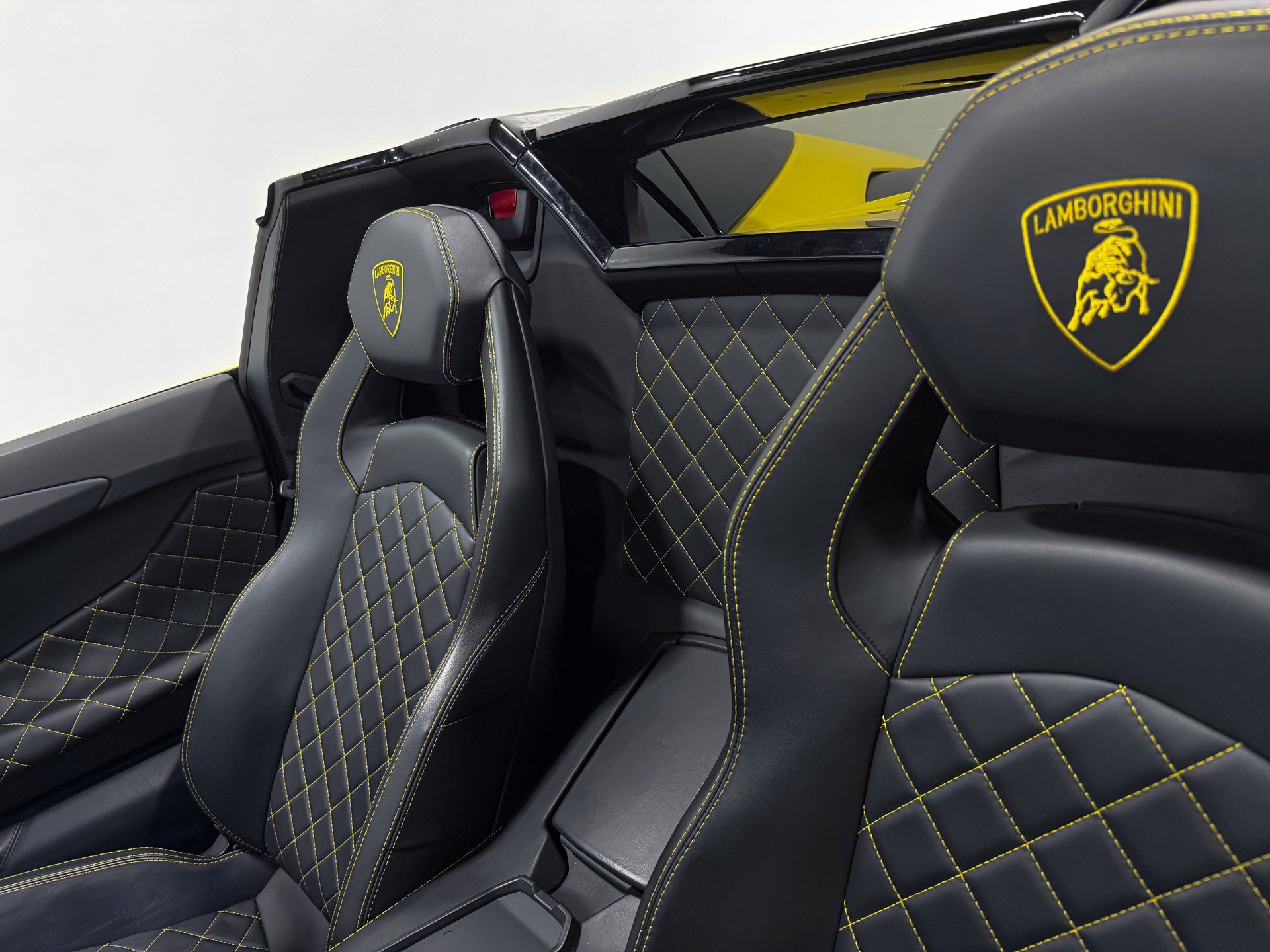 Used 2018 Lamborghini Aventador S AWD/4WD image 14