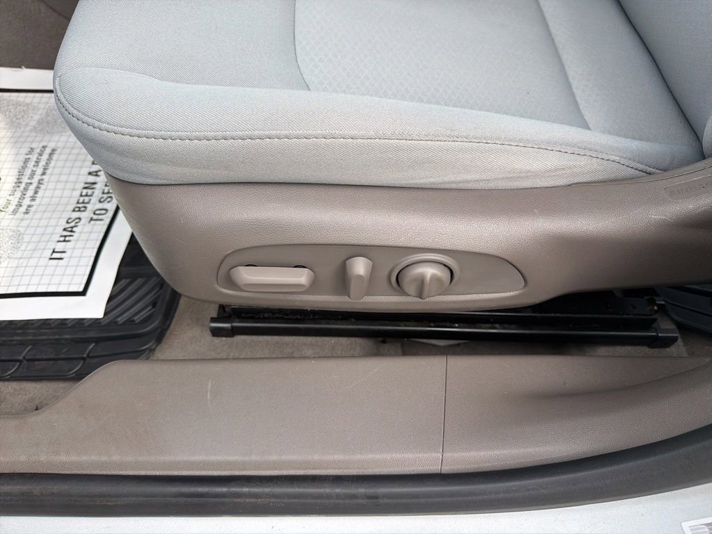 Used 2017 Chevrolet Malibu LT image 18