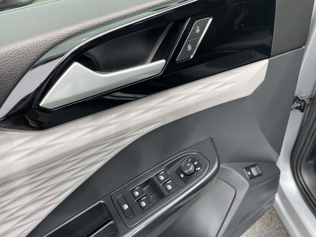 Used 2023 Volkswagen Taos S image 27