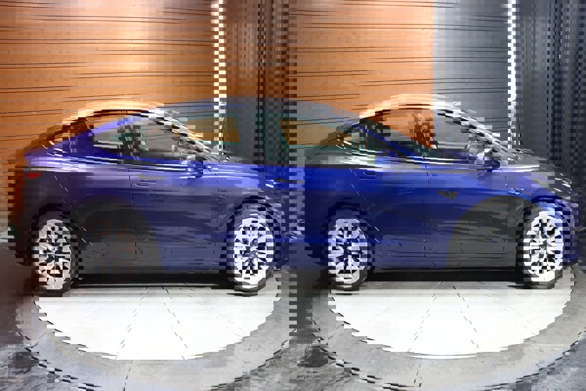 Used 2022 Tesla Model 3 Standard Range image 18