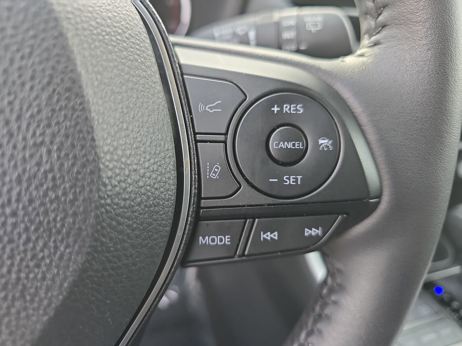 Used 2025 Toyota RAV4 XLE image 23