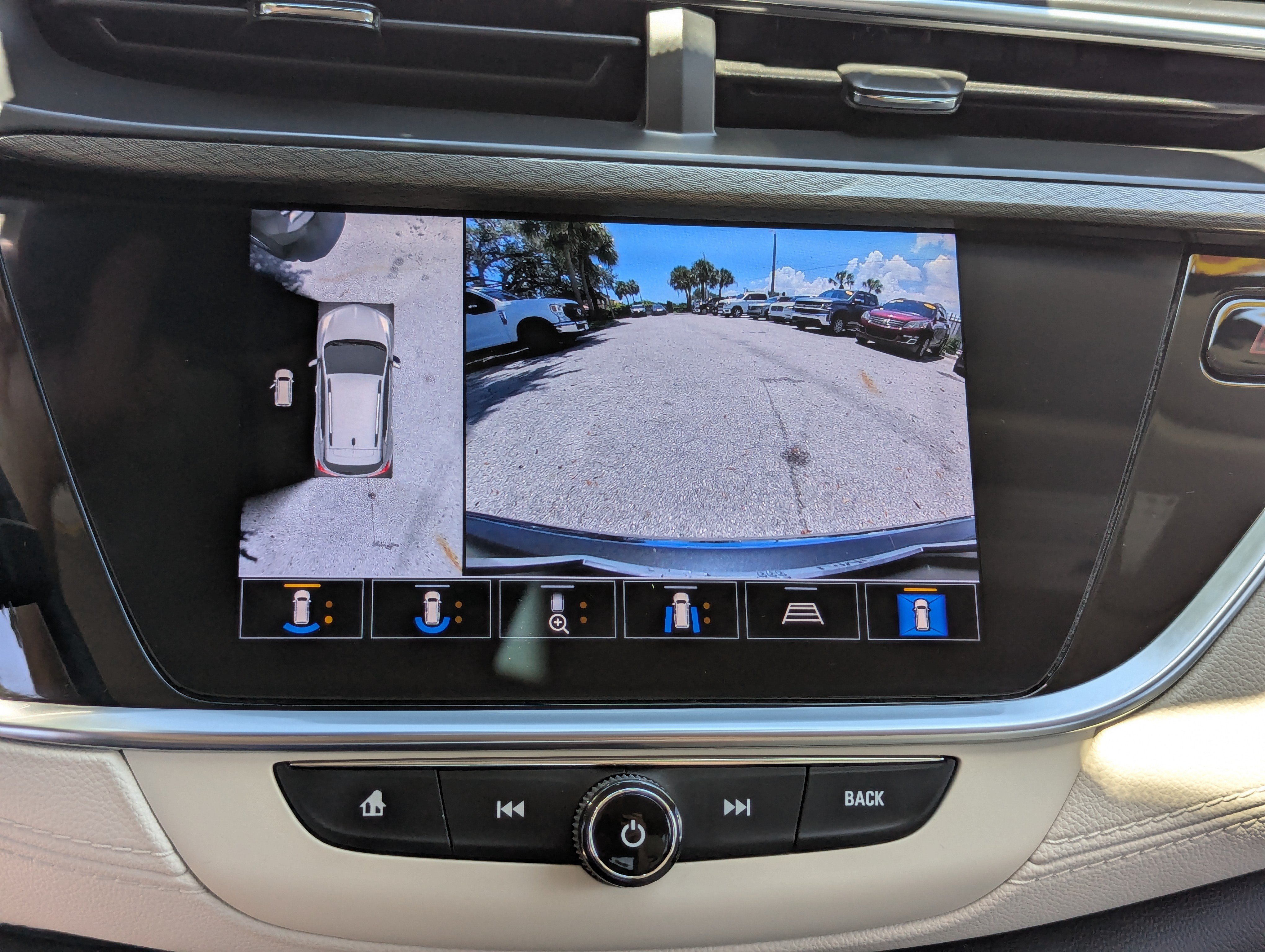Used 2022 Buick Encore GX Essence w/ Advanced Technology Package FWD image 23