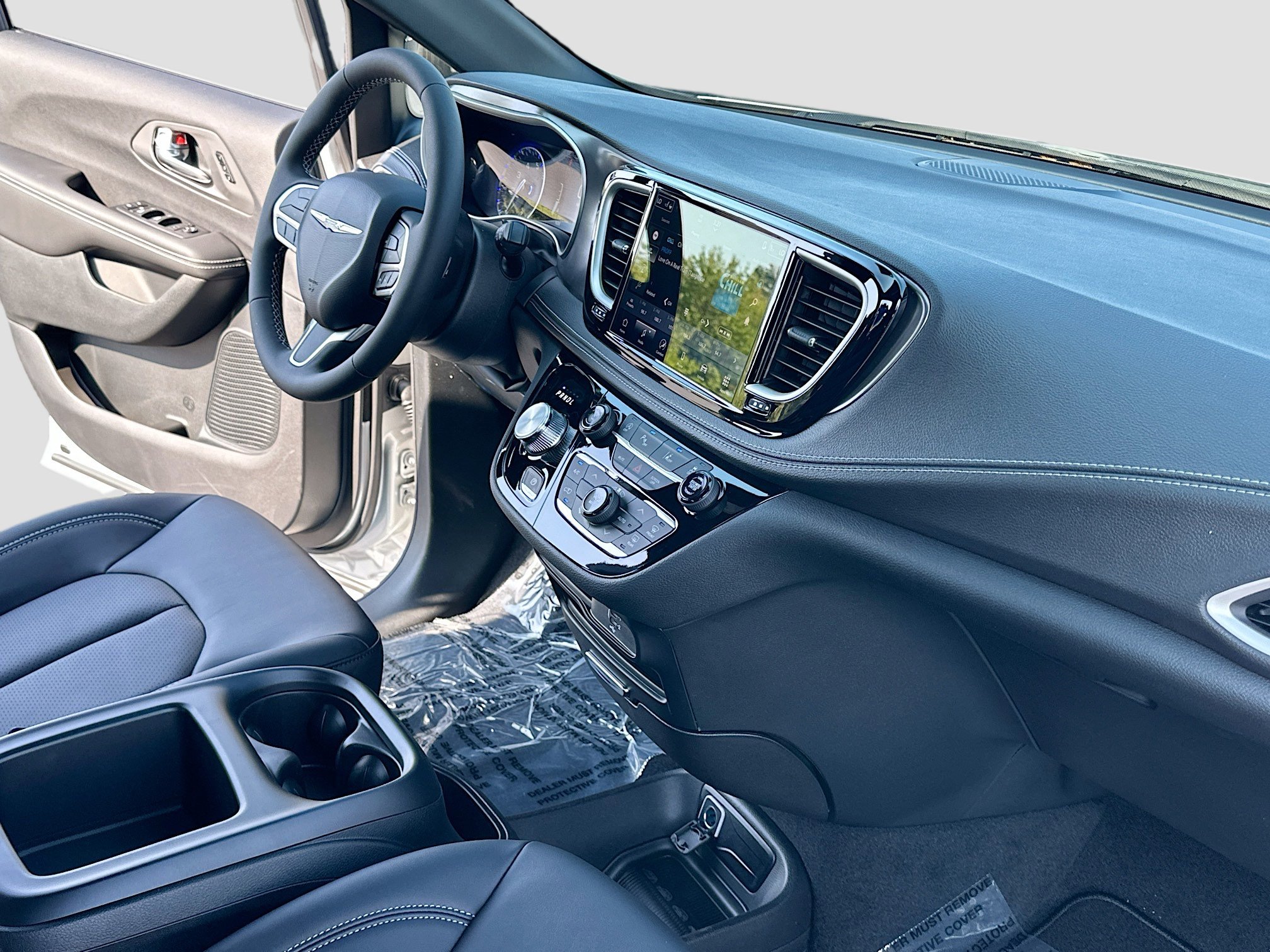 New 2026 Chrysler Pacifica Select image 5