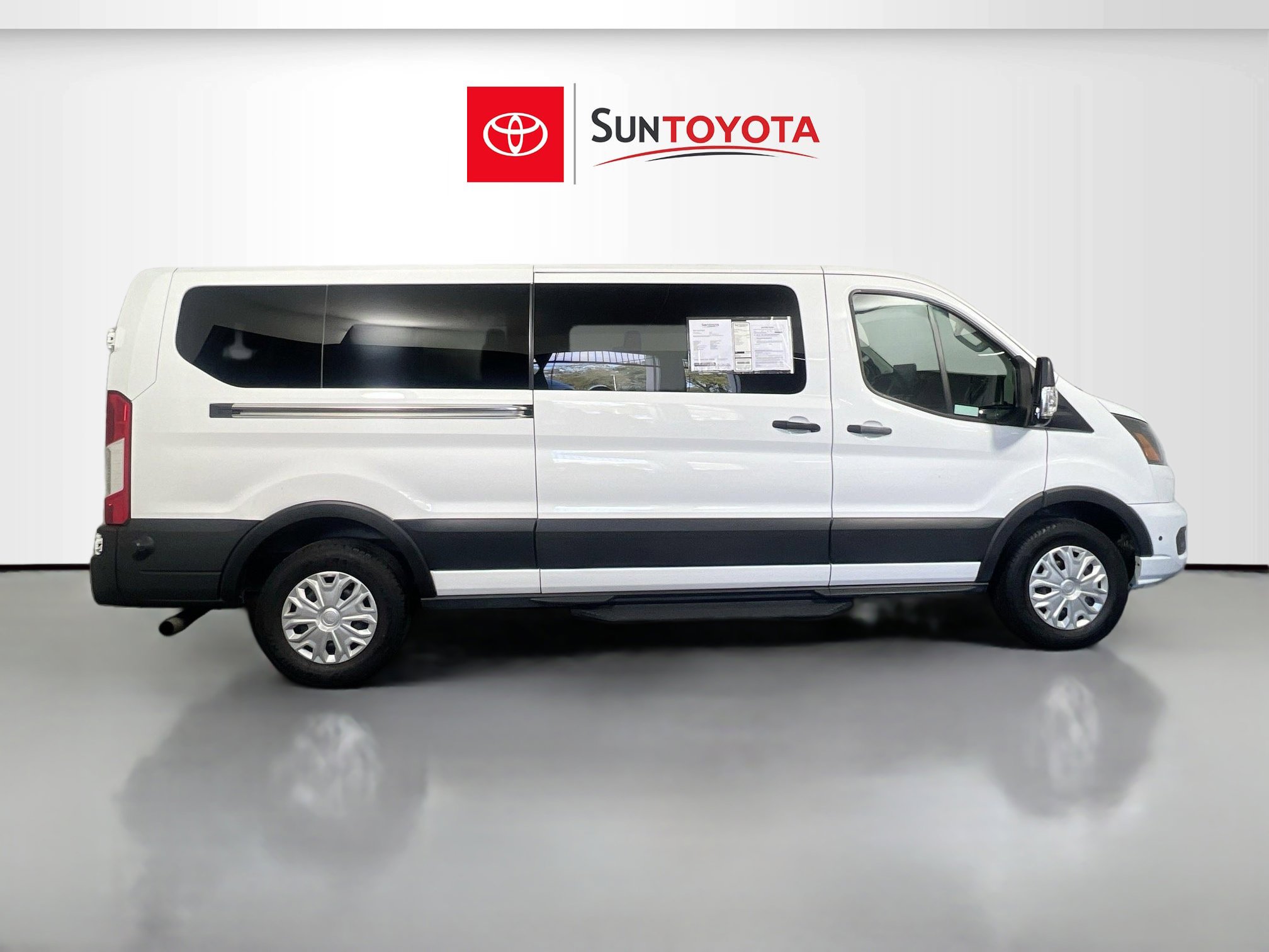 Used 2024 Ford Transit 350 XLT image 2