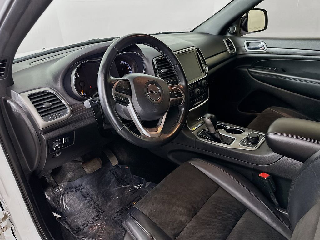 Certified 2022 Jeep Grand Cherokee Laredo X image 17