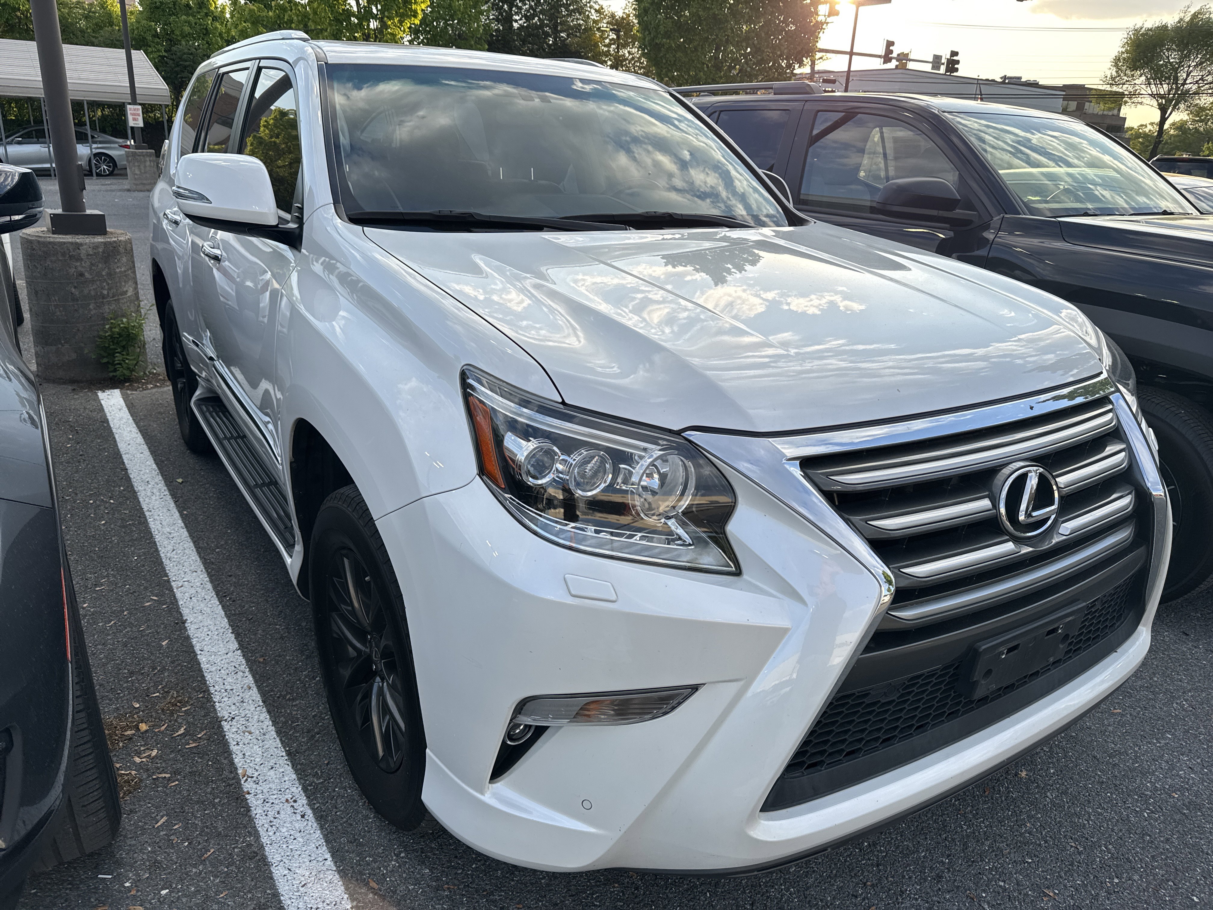 Used 2016 Lexus GX 460 w/ Premium Package AWD/4WD image 2