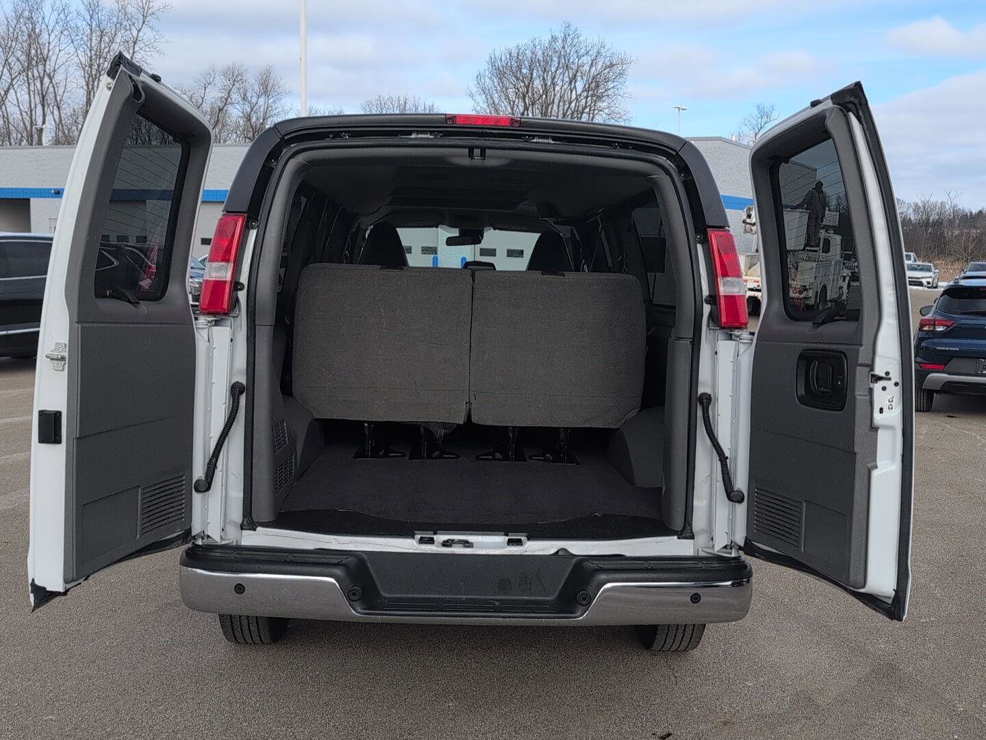 Used 2023 Chevrolet Express 3500 LT w/ LT Preferred Equipment Group image 7