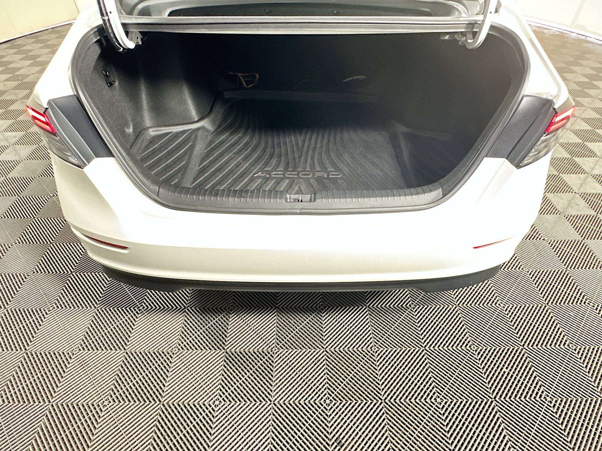Used 2023 Honda Accord LX image 31