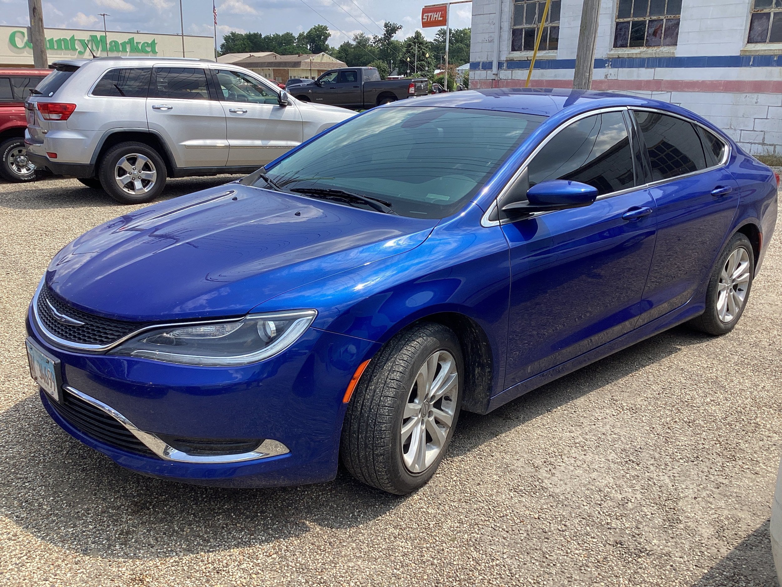 Used 2015 Chrysler 200 Limited w/ Convenience Group FWD image 1