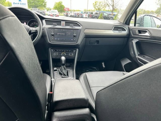 Used 2020 Volkswagen Tiguan SE w/ 3rd Row Seat Package AWD/4WD image 12