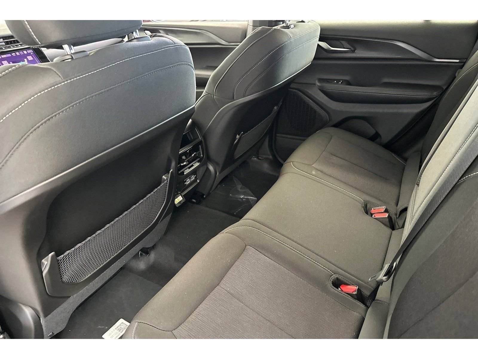 New 2025 Jeep Grand Cherokee Laredo w/ Luxury Tech Group I RWD image 13