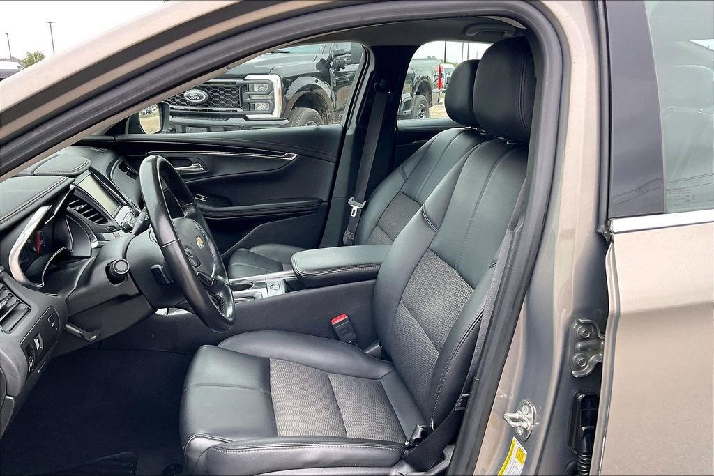 Used 2018 Chevrolet Impala LT FWD image 18