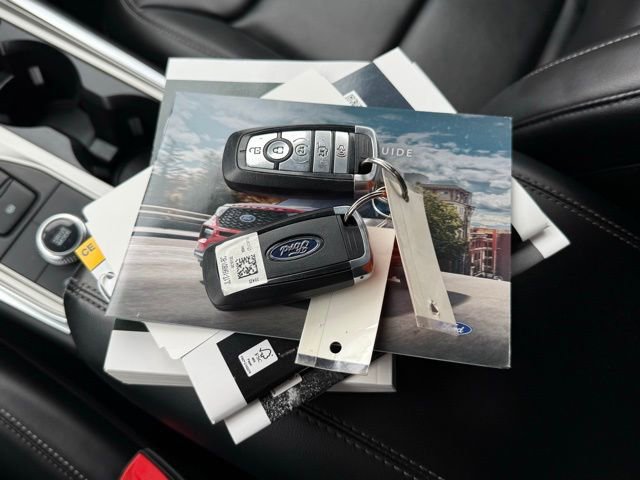 Used 2022 Ford Explorer XLT w/ Equipment Group 202A image 5