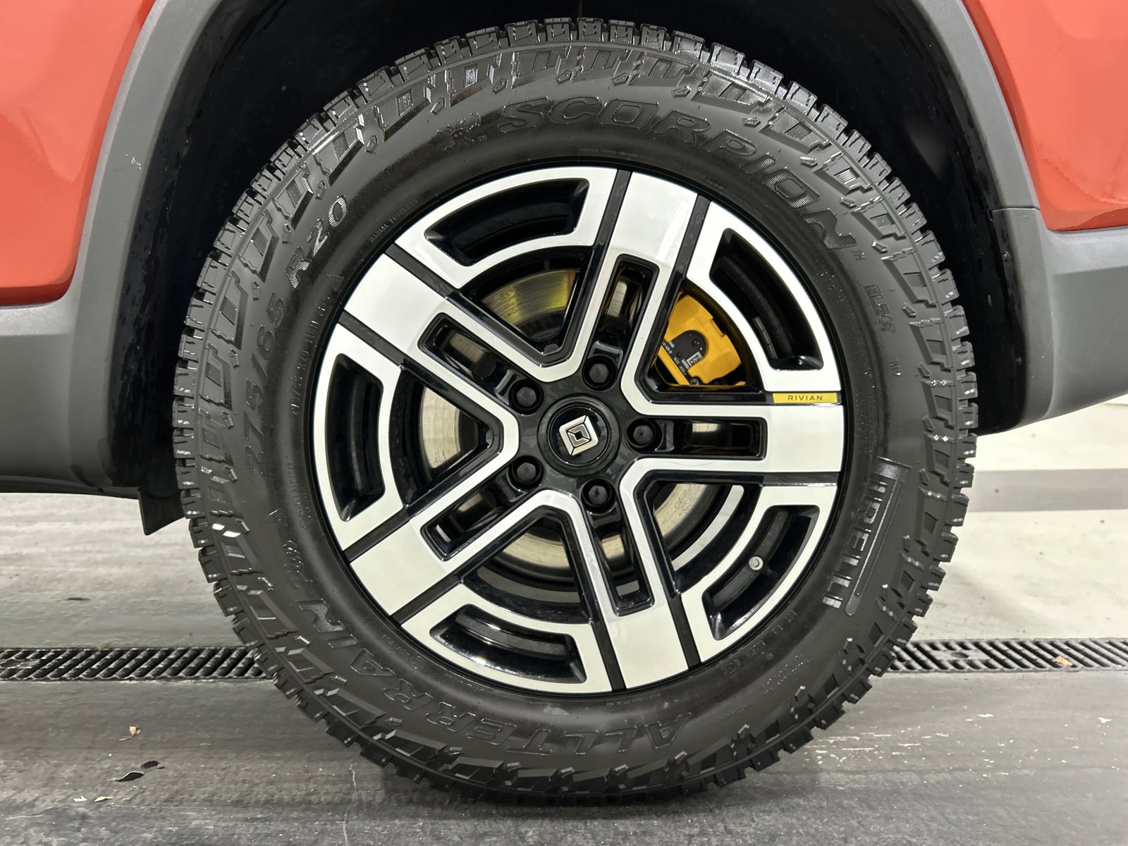 Used 2023 Rivian R1S Launch Edition image 10