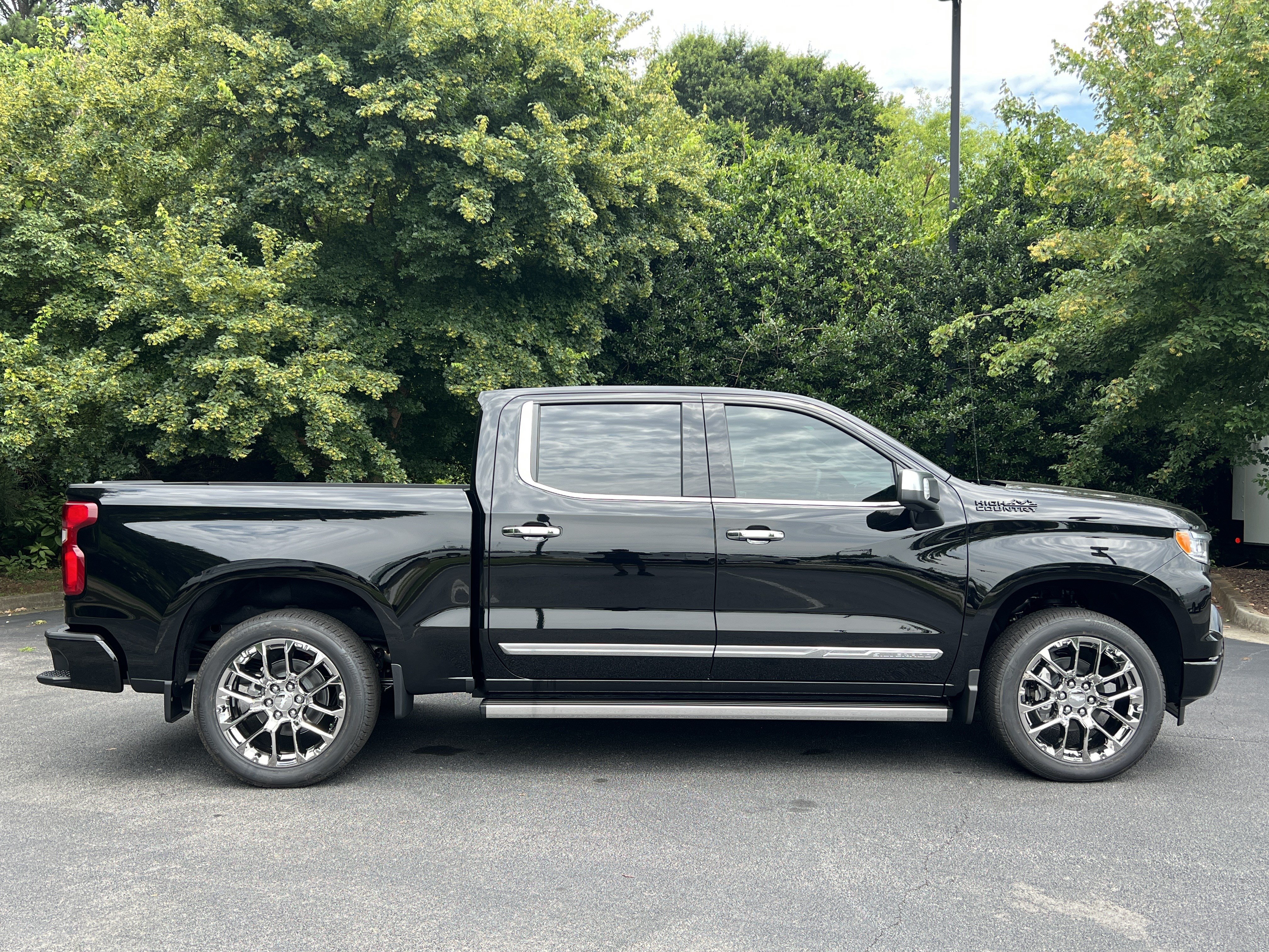 New 2026 Chevrolet Silverado 1500 High Country AWD/4WD image 10