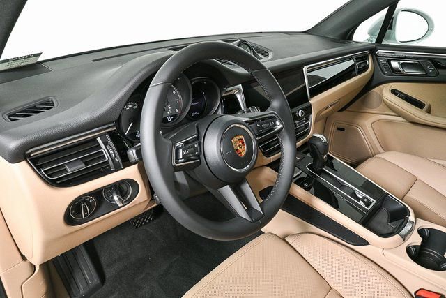 Certified 2026 Porsche Macan image 4