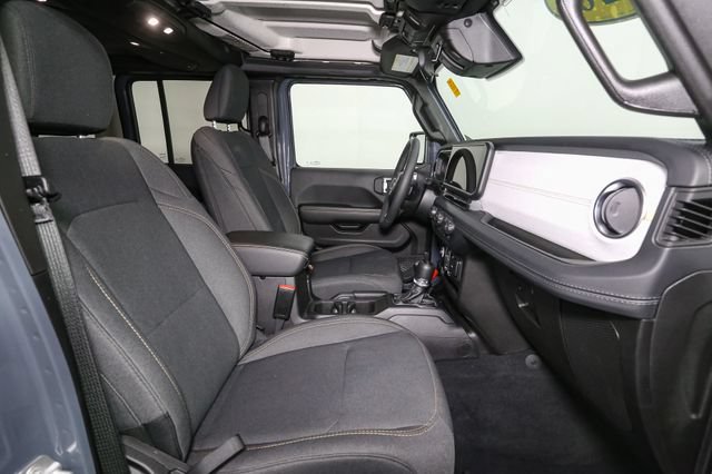 Used 2026 Jeep Wrangler Unlimited Sahara AWD/4WD image 17