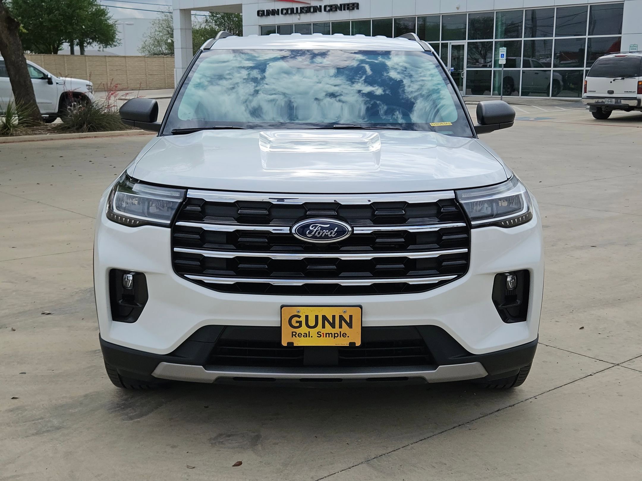 Used 2025 Ford Explorer Active w/ Active Comfort Package RWD image 8