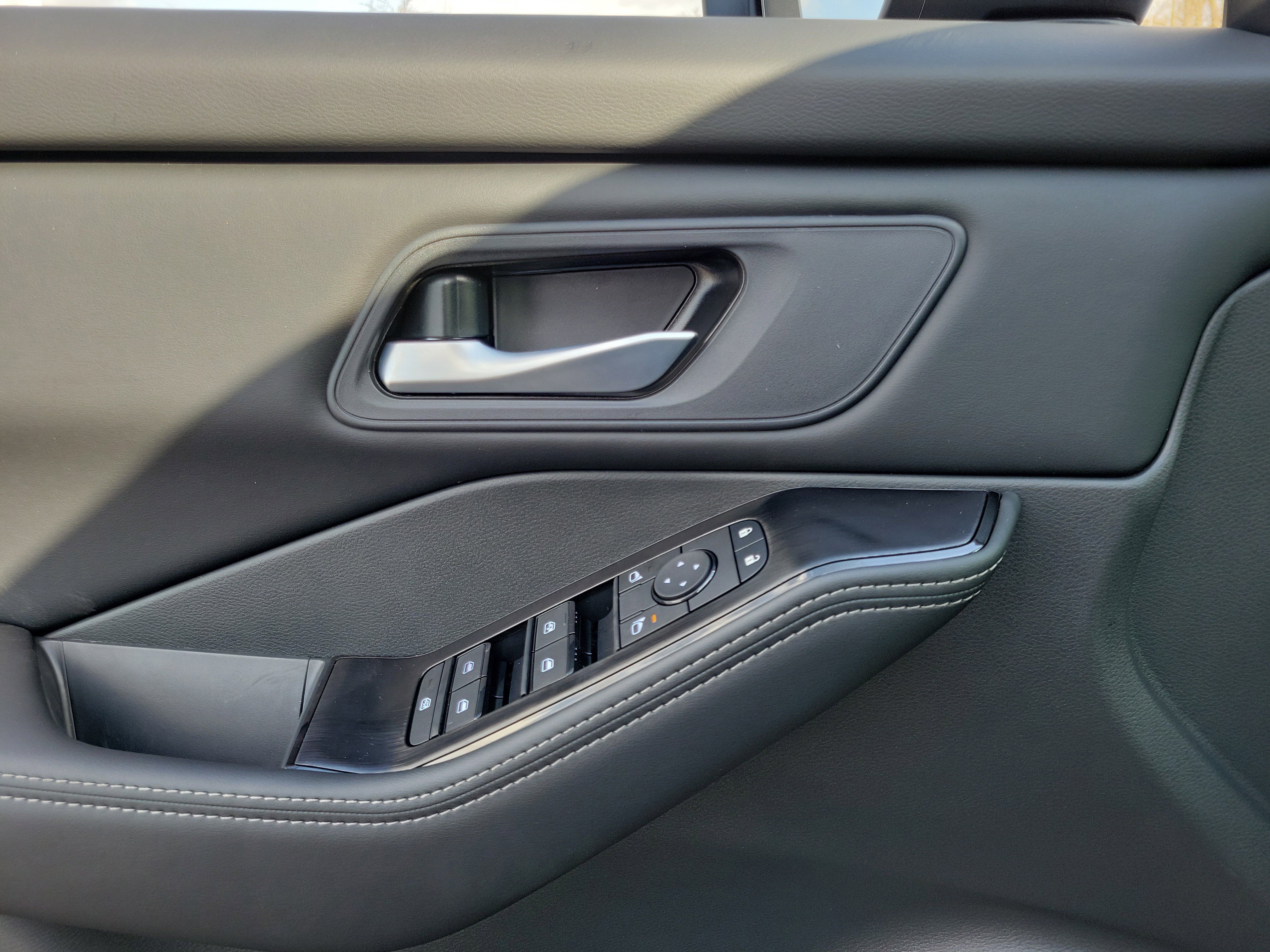 New 2026 Nissan Rogue SV w/ Cold Weather Package image 17