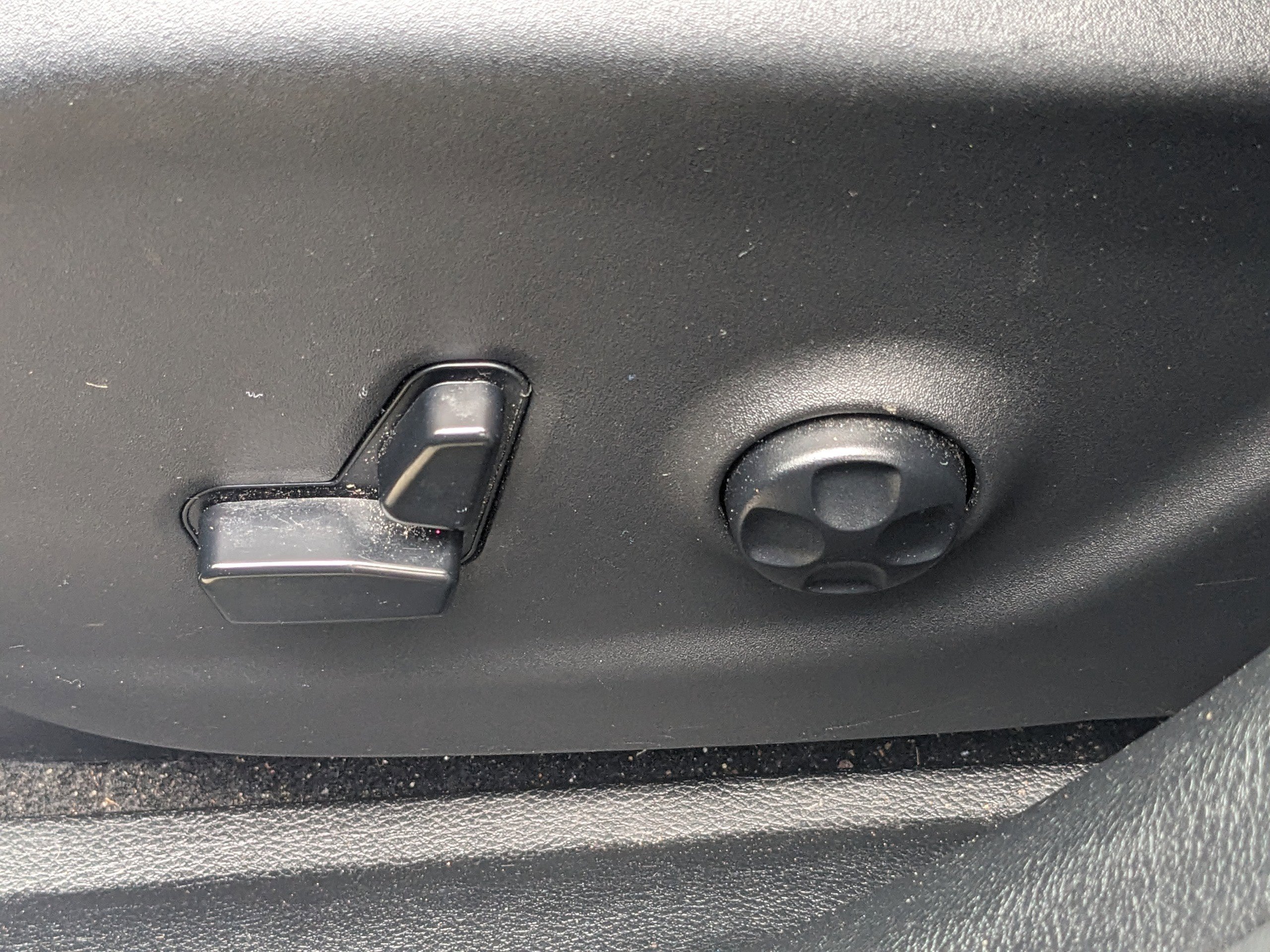 Used 2021 Jeep Cherokee Latitude Lux w/ Comfort/Convenience Group image 17